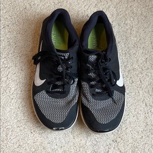 Women’s Nike Tennis Shoes